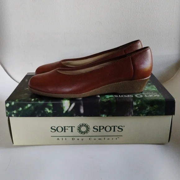 Softspots Women's Vintage Burgundy Leather Loafers - Picture 8 of 14